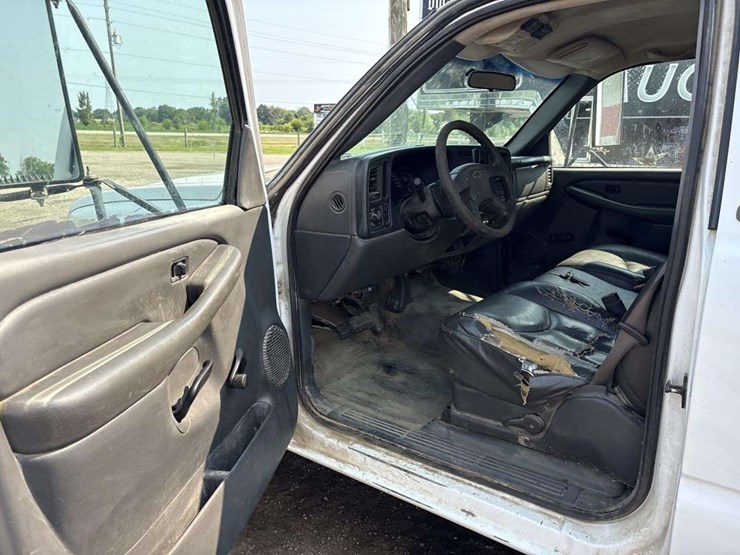 2003-chevrolet-c3500-image-12