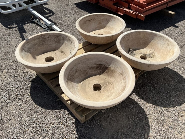 (4)-concrete-planters-image-2