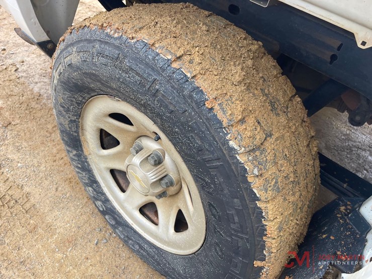 2015-chevrolet-silverado-1500-pickup-truck-image-9