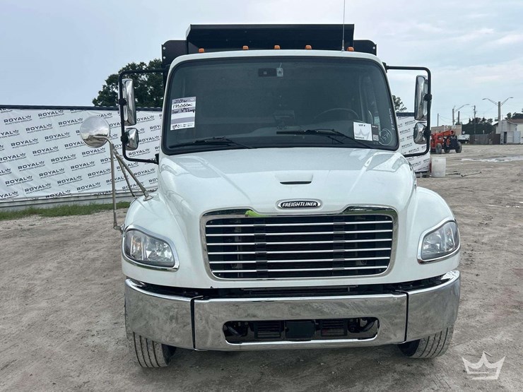 2021-freightliner-m2-106-image-28