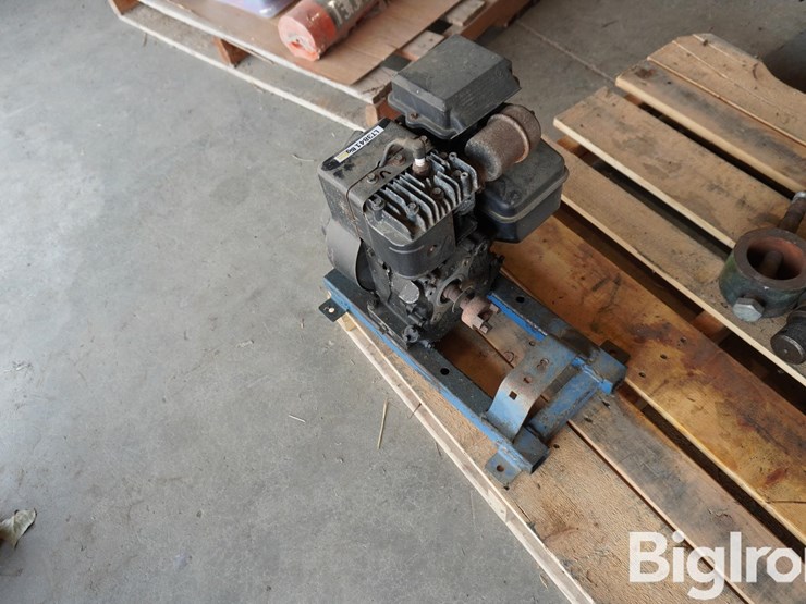 briggs-&-stratton-3-hp-gas-motor-image-1