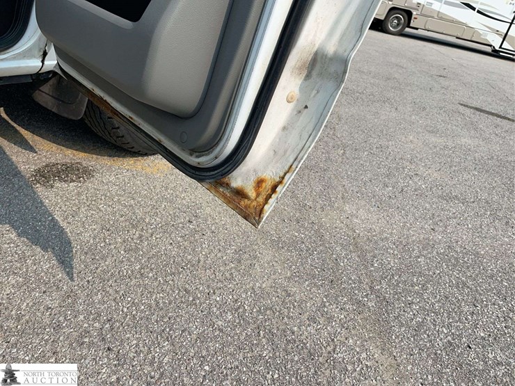 2011-ford-cargo-image-28