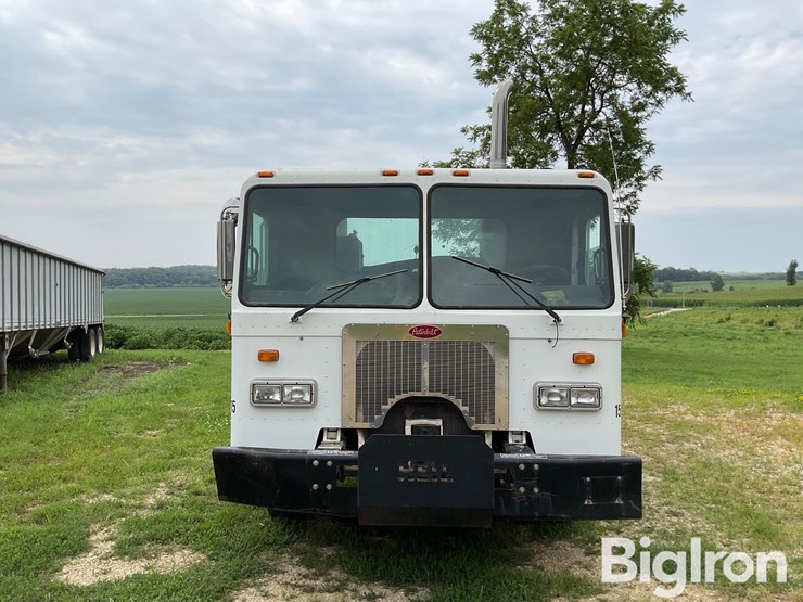 2004-peterbilt-320-image-2
