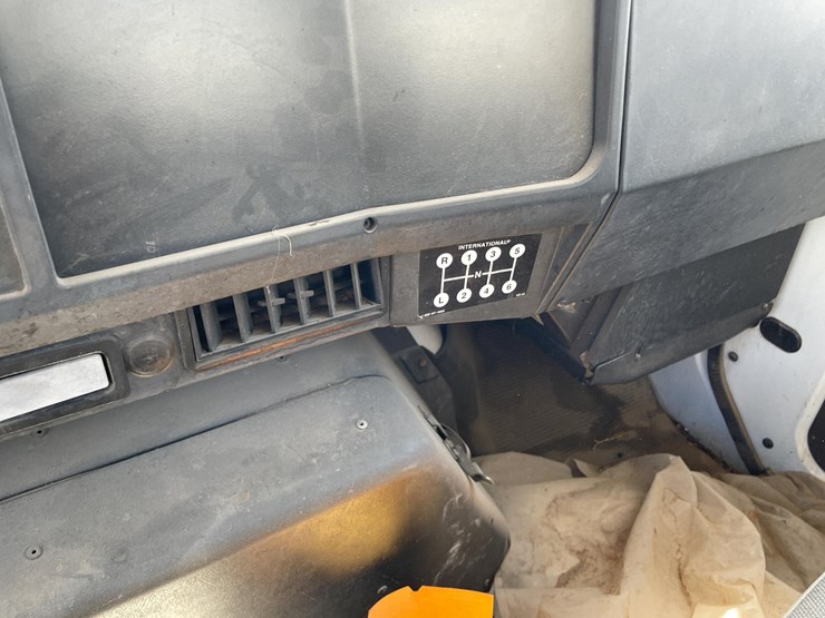 #2253-•-1998-isuzu-2-ton-cargo-truck-(has-nm-title)-(located-in-las-cruces)-image-32