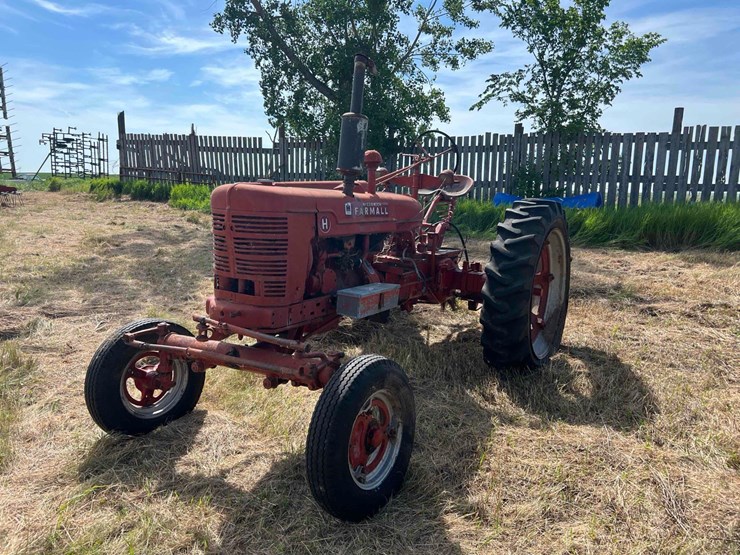 farmall-h-tractor-image-1