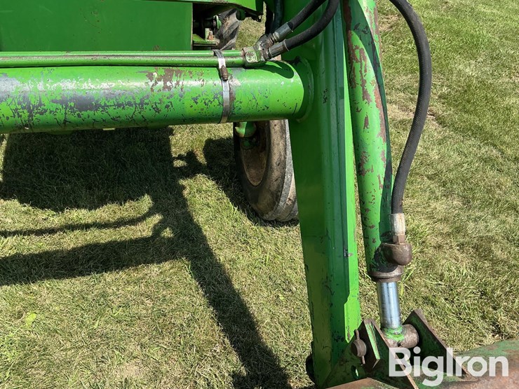 1981-john-deere-2440-image-17