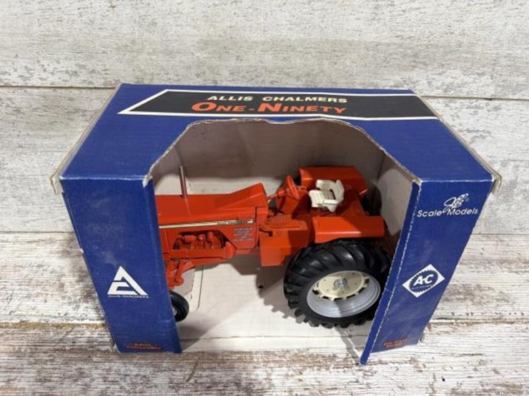 allis-chalmers-one-ninety-toy-tractor-image-1