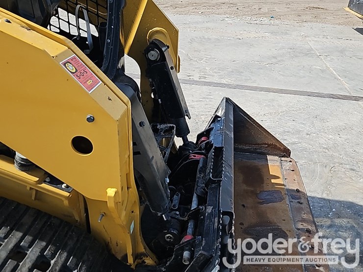 2025-caterpillar-255-image-13