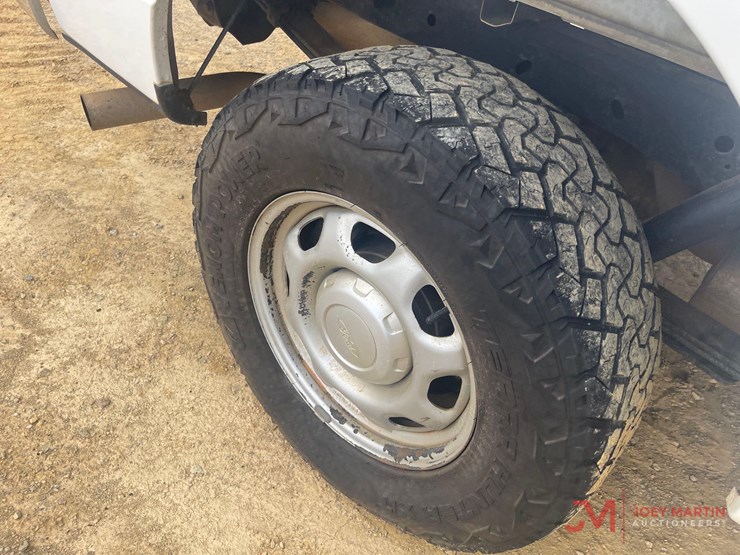 2014-ford-f150-xl-image-10
