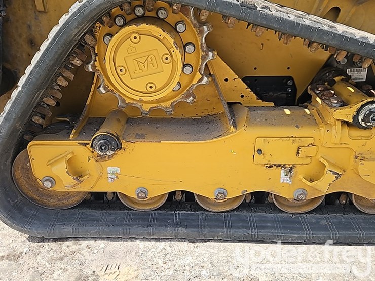 2025-caterpillar-255-image-9