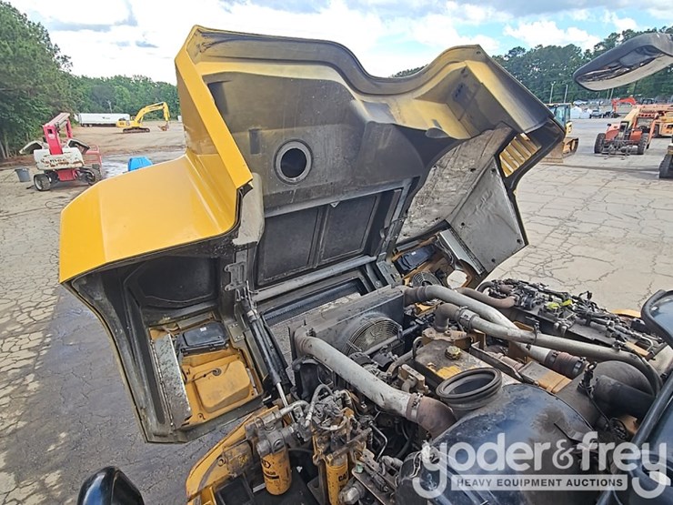 2021-caterpillar-730-image-29