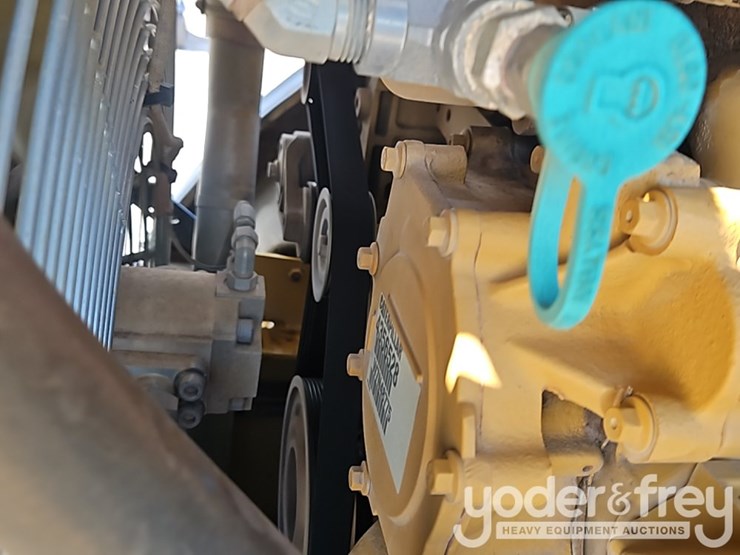 2018-caterpillar-cs54b-image-24
