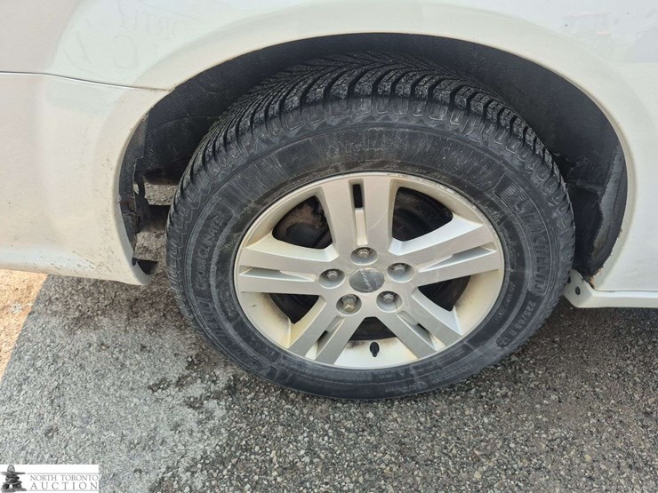 2017-dodge-grand-caravan-crew-image-24