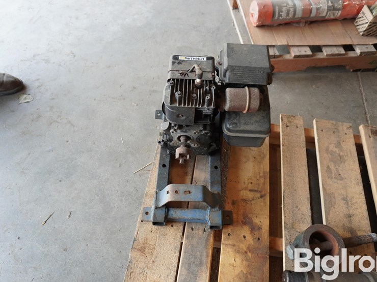 briggs-&-stratton-3-hp-gas-motor-image-8