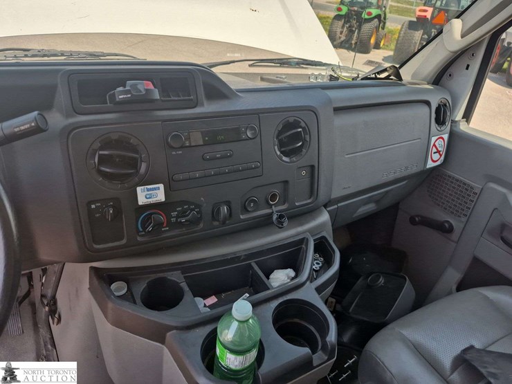2014-ford-cargo-image-16