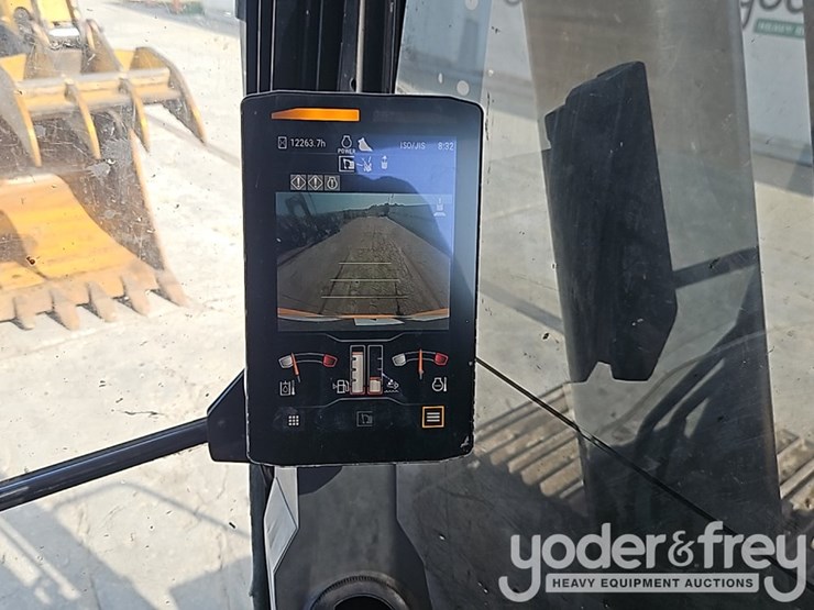 2019-caterpillar-323-image-38