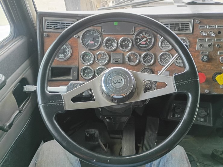 #21636-•-1997-peterbilt-379-semi-sleeper-truck-image-54