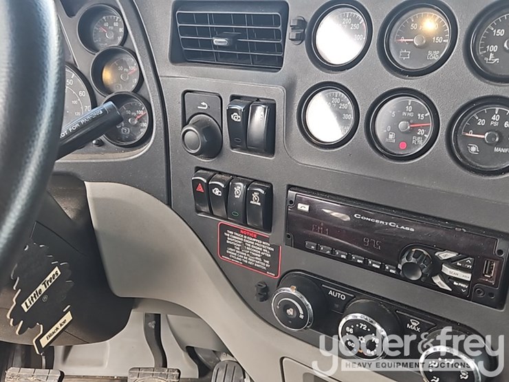 2018-peterbilt-567-image-35