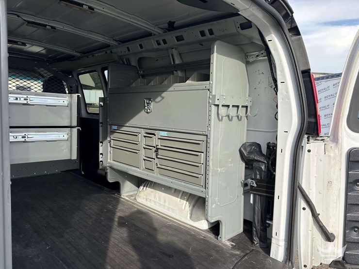 2017-chevrolet-express-2500-image-21