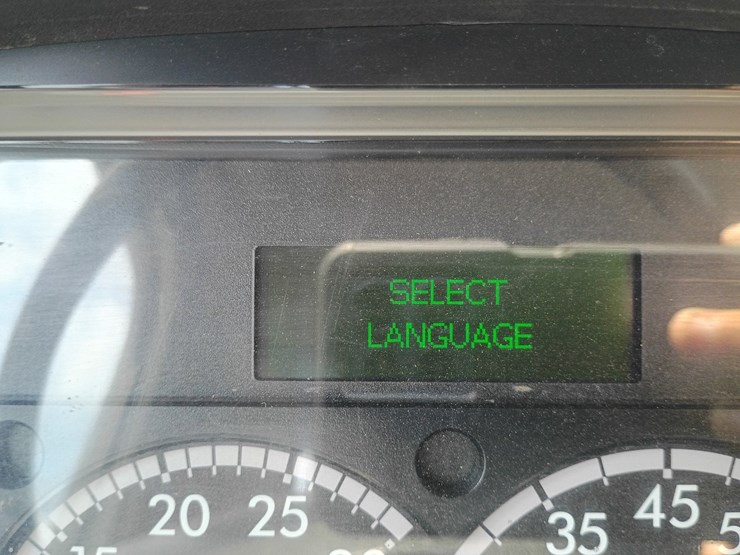 2013-freightliner-m2-106-image-74