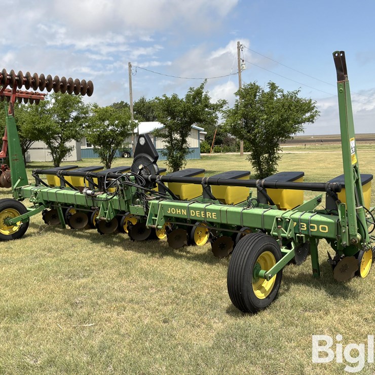 JOHN DEERE 2