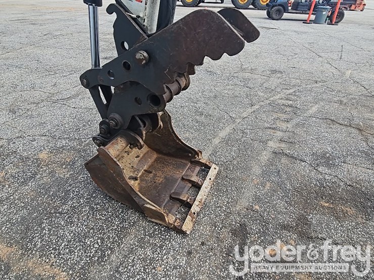 2016-bobcat-e32-image-9