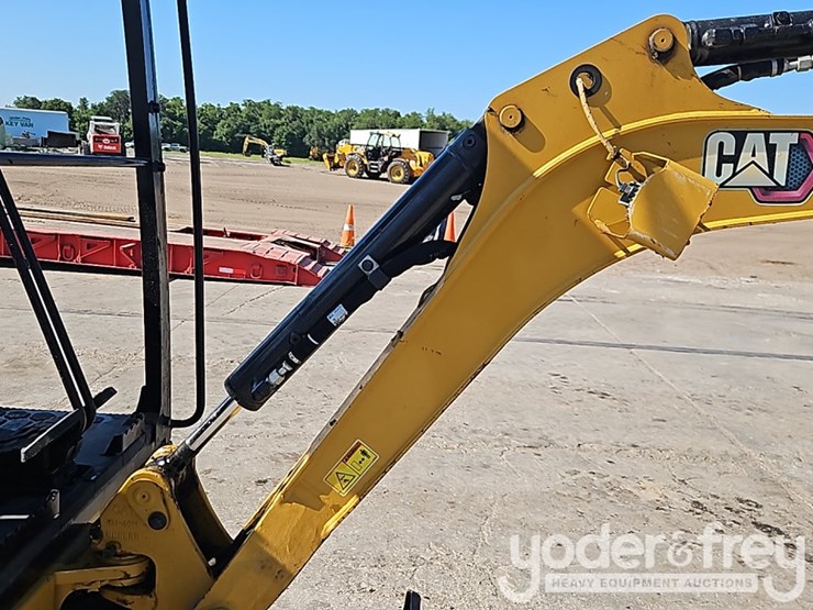 2023-caterpillar-301.7cr-image-13