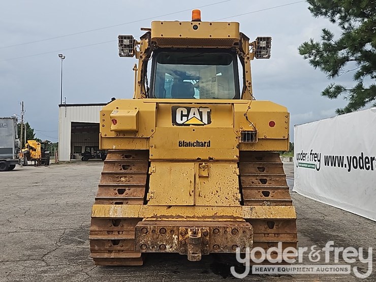 2014-caterpillar-d6t-image-4