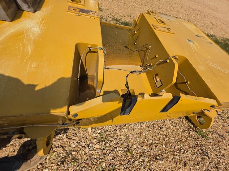 2023-caterpillar-374-image-122
