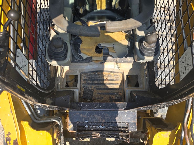2013-caterpillar-289c2-image-40