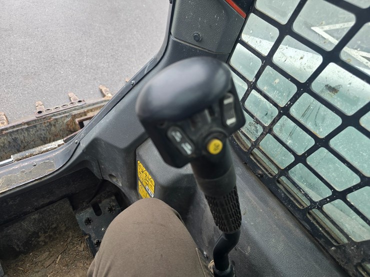 2021-bobcat-t64-image-51