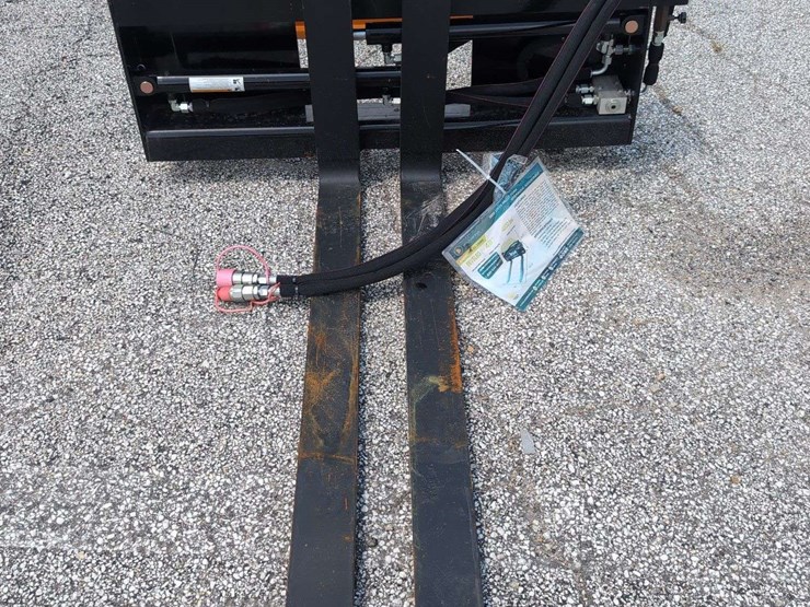 wolverine-skid-steer-pallet-fork-hydraulic-adjustable-pfa-11-3300g-image-1
