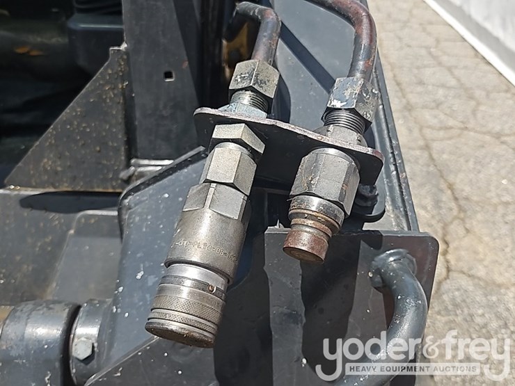 2019-deere-317g-image-19