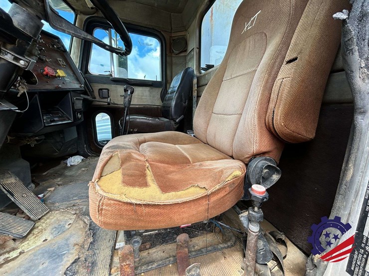 1987-peterbilt-379-image-53