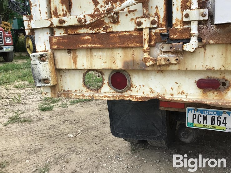 1988-peterbilt-377-image-18