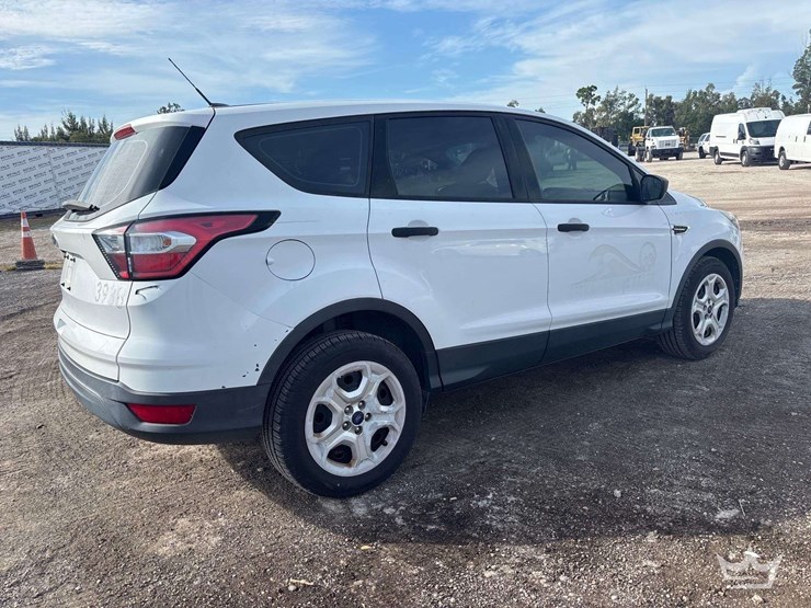 2010-ford-escape-image-3