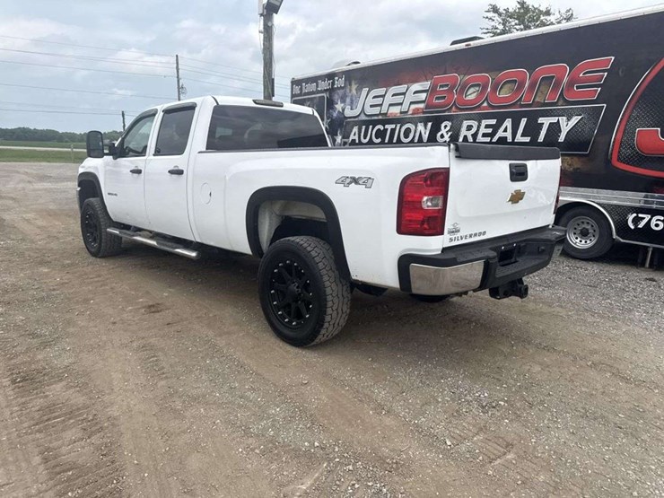 2013-chevrolet-2500-image-3