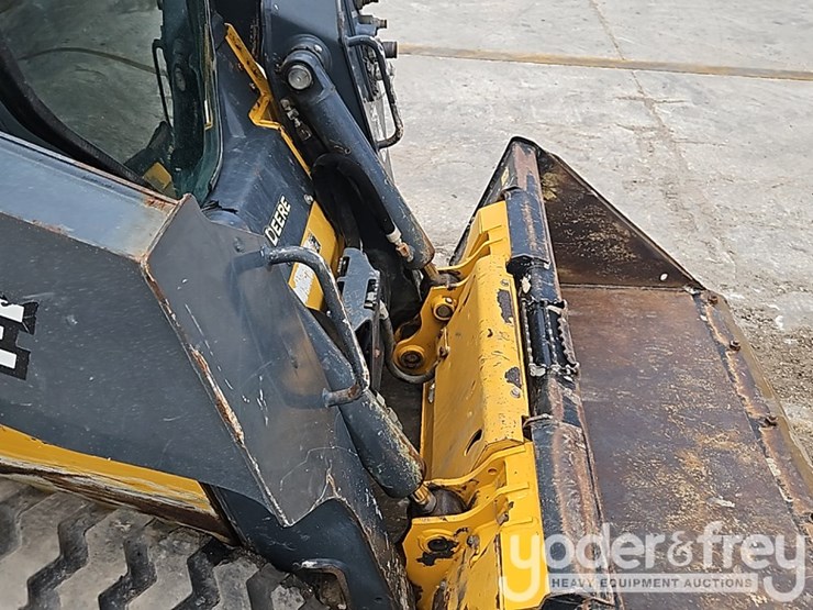 2022-deere-317g-image-13