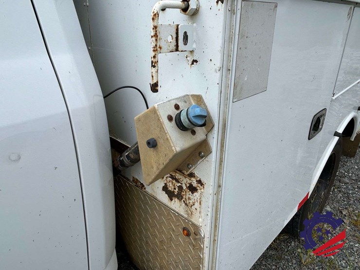 2017-ford-f550-image-11