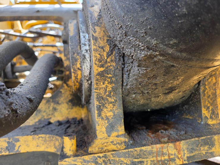 2023-caterpillar-374-image-88