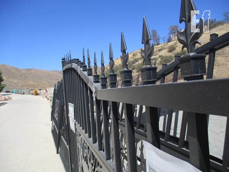 7'-x-20'-bi-parting-driveway-farm-gate-image-4