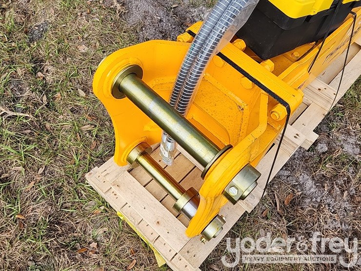 caterpillar-416-image-8
