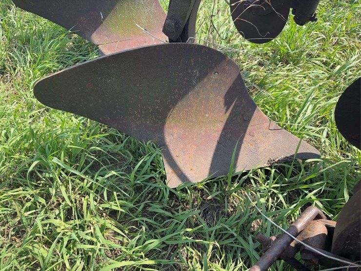 avery-three-bottom-14”-pull-type-moldboard-plow-image-23