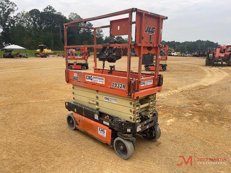 2017-jlg-1932r-image-5
