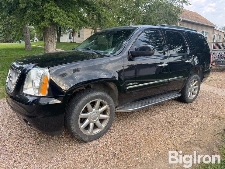 2013-gmc-yukon-image-1