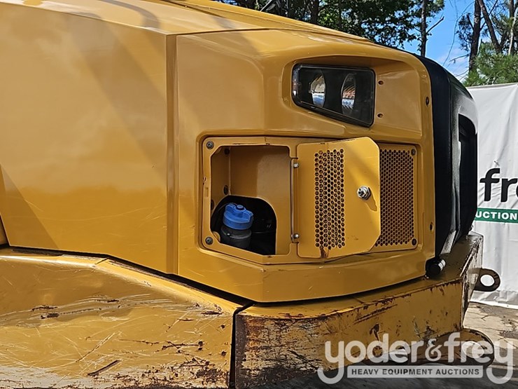 2021-caterpillar-730-image-25