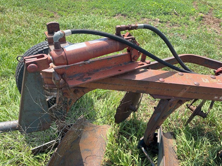 mccormick-deering-412-four-bottom-14”-fast-hitch-mold-board-plow-image-12