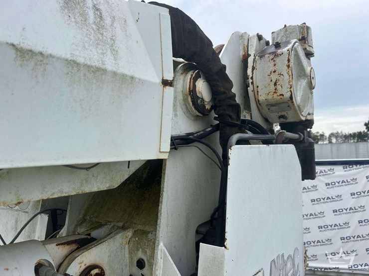 2005-altec-d947-image-30