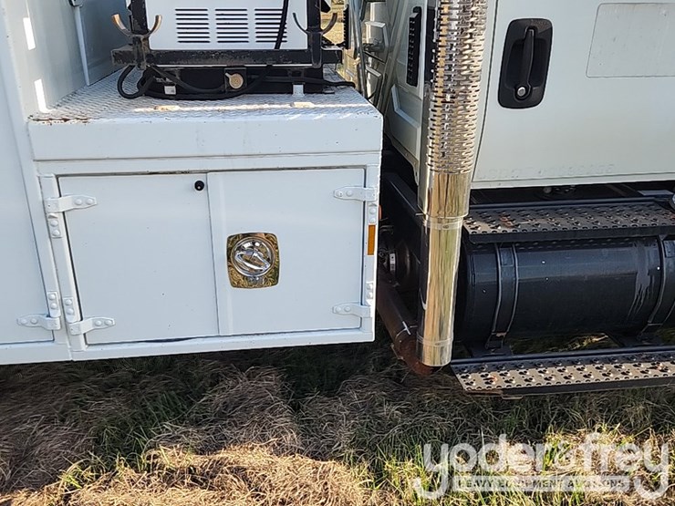 2008-international-durastar-4300-image-18