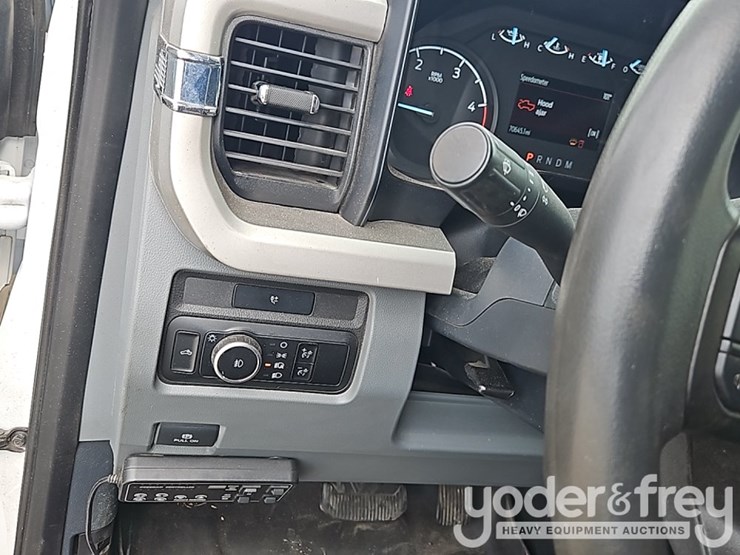 2023-ford-f550-xl-image-28